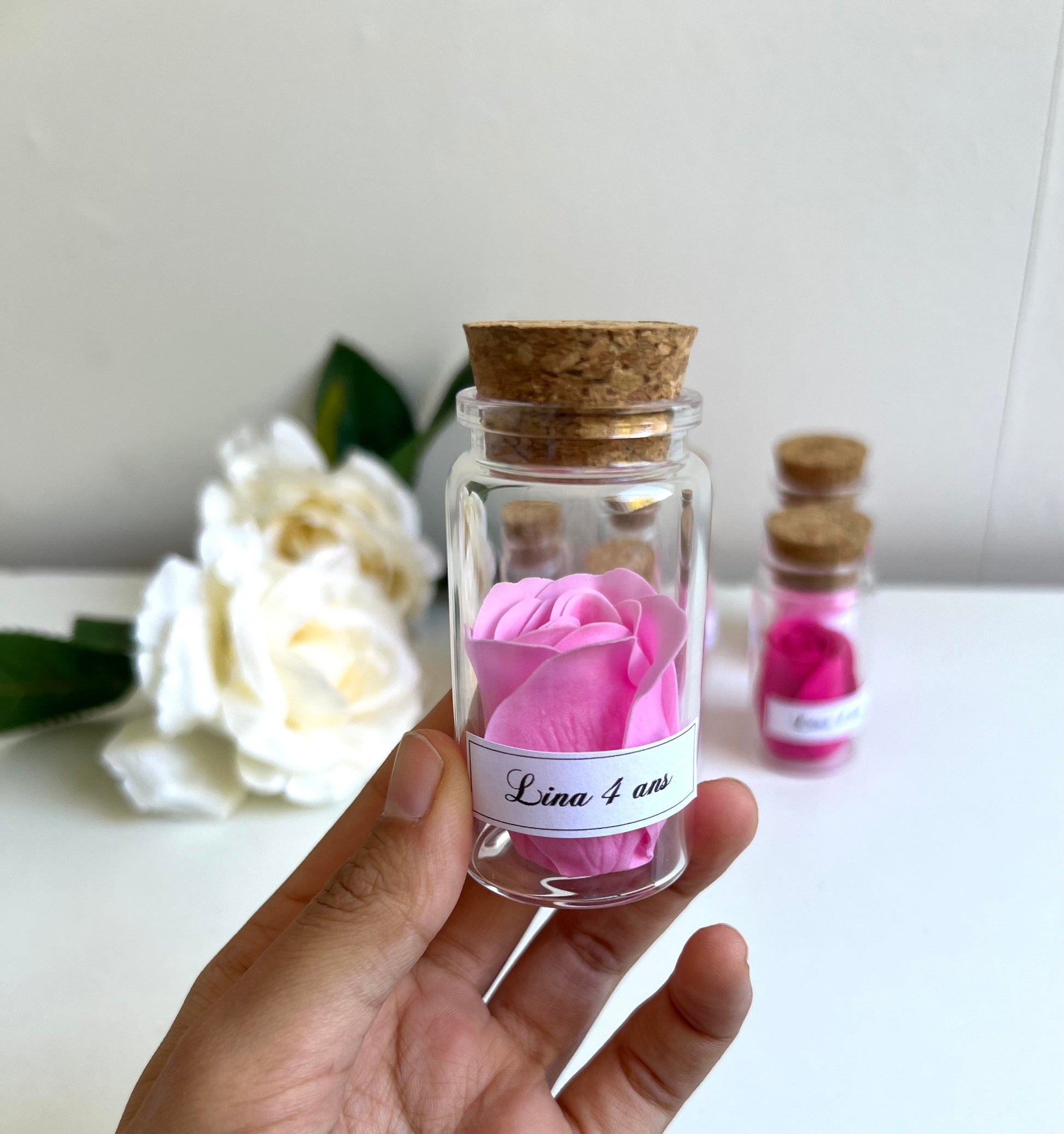 Fiole en verre personnalisé avec des roses de savon