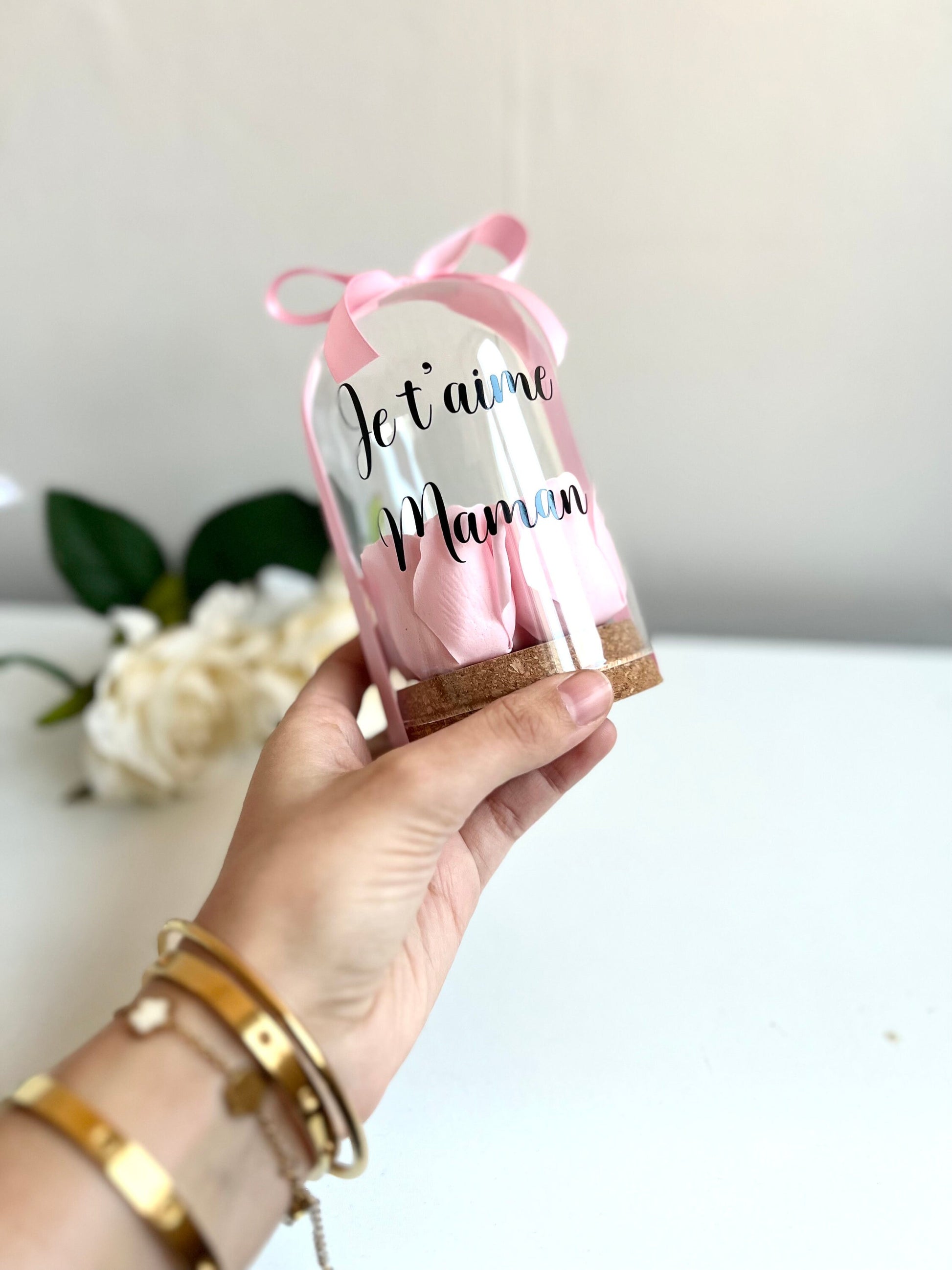 Petite cloche en verre personnalisée avec des roses de savon