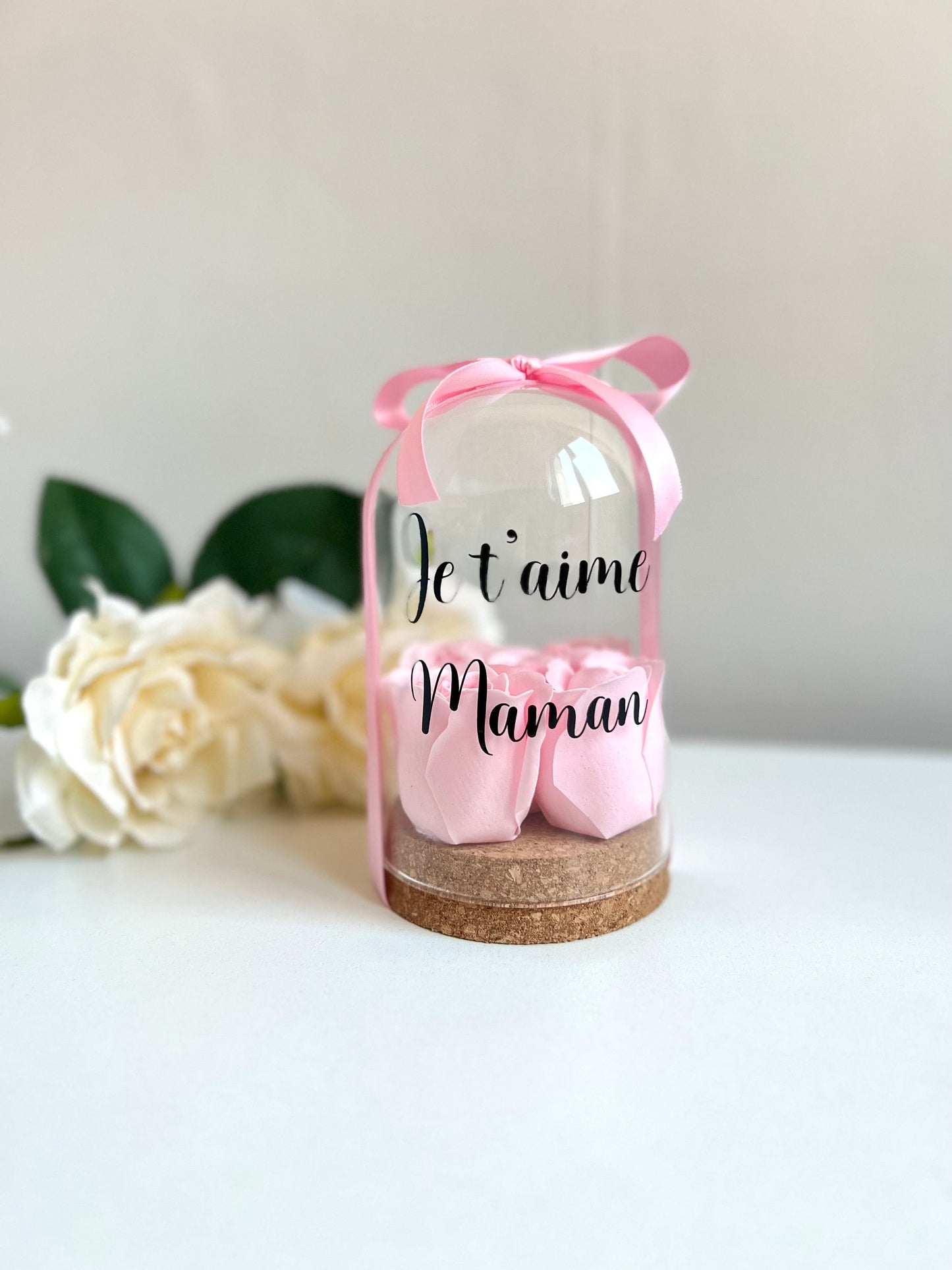 Petite cloche en verre personnalisée avec des roses de savon