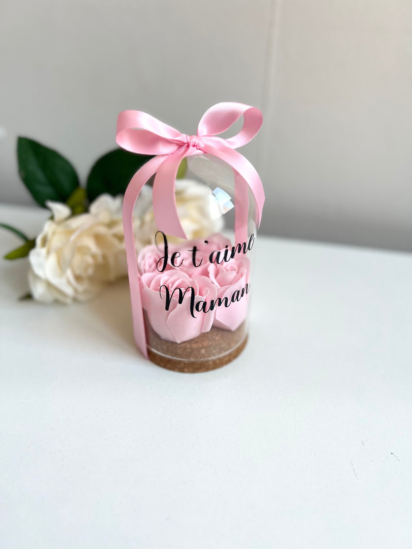 Petite cloche en verre personnalisée avec des roses de savon